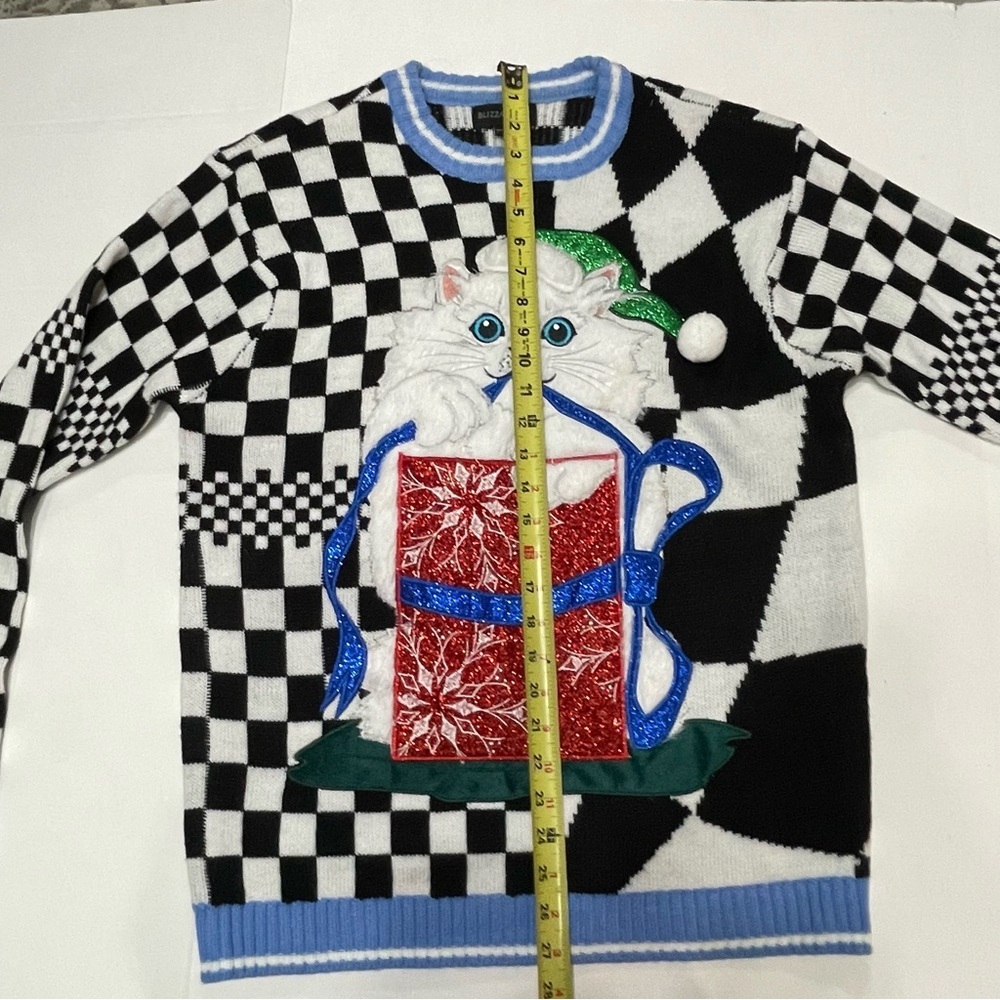 Blizzard Bay Checkered Sweater with Cat Design.. Size M. Preowned. Black & white - Picture 13 of 15
